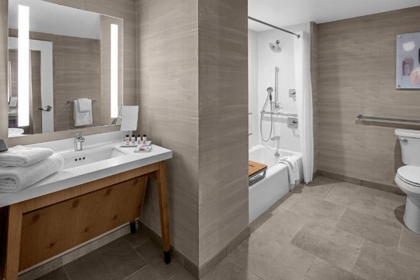 Delta Hotels by Marriott Santa Clara Silicon Valley image 27